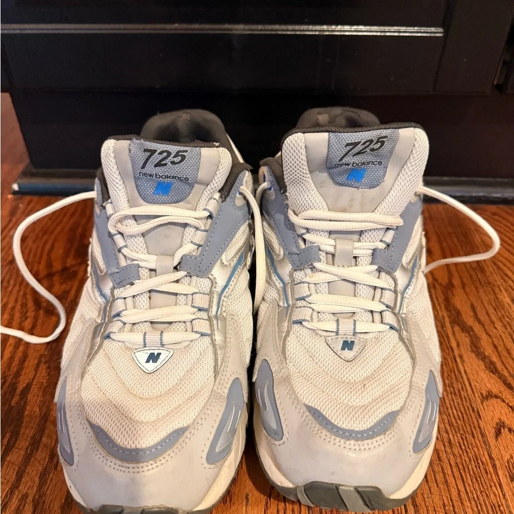 New Balance 725 Men’s 10 White and Blue Athletic Shoes - Picture 3 of 7